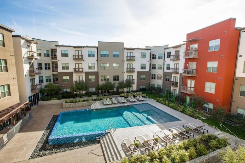 Luxurious, 1 Bedroom Near Downtown & Dickies Arena Форт Уорт Екстериор снимка