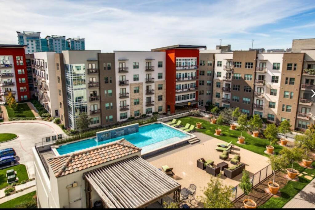 Luxurious, 1 Bedroom Near Downtown & Dickies Arena Форт Уорт Екстериор снимка