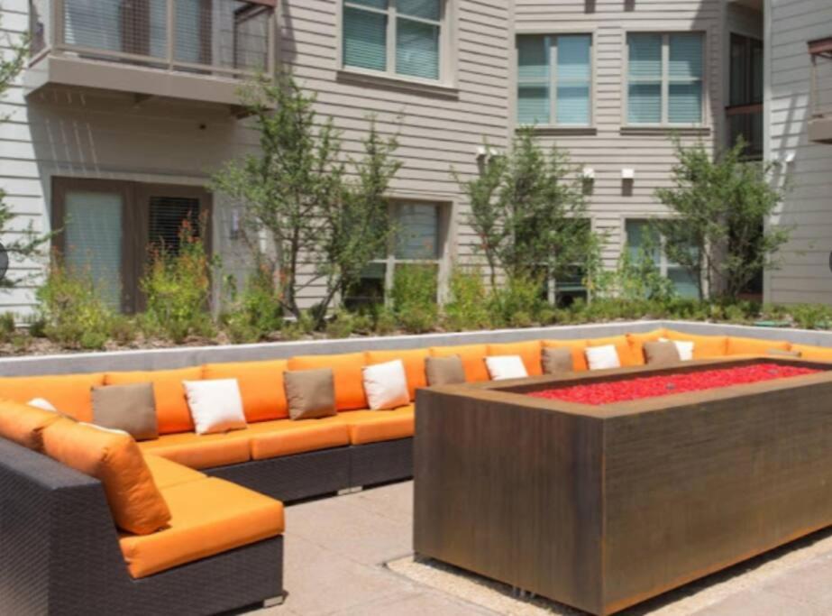 Luxurious, 1 Bedroom Near Downtown & Dickies Arena Форт Уорт Екстериор снимка